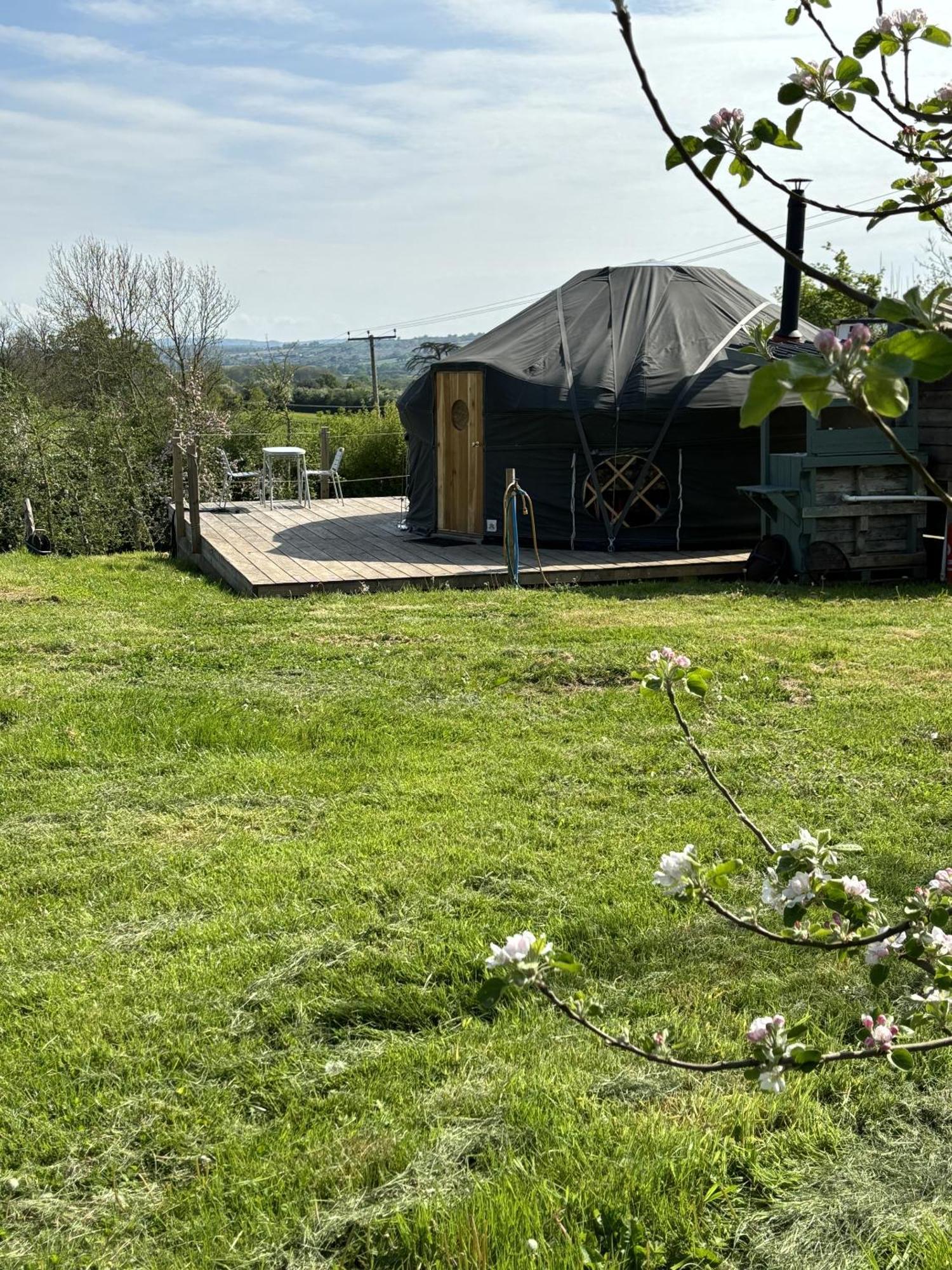 Dragon Orchard Retreat Villa Ledbury Room photo